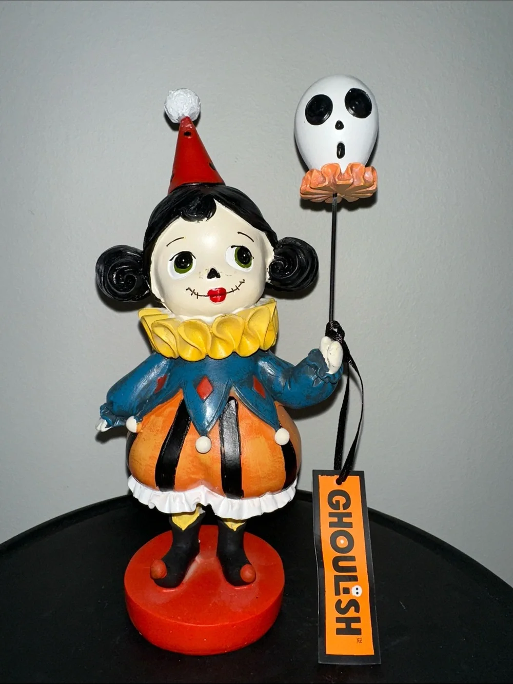 Halloween Carnival Clown with ghost balloon Figurine -m